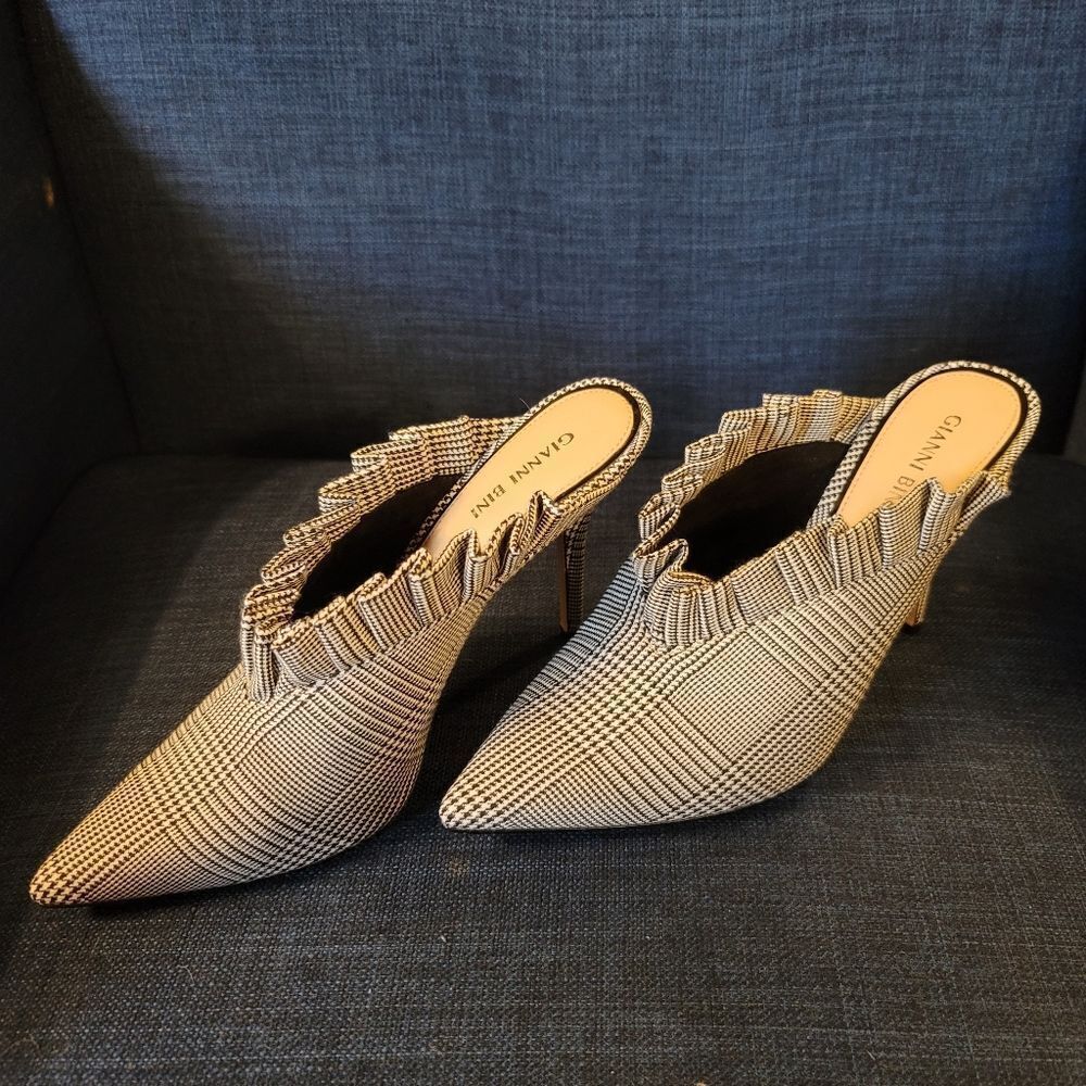 Gianni Bini Ruffled Mules Size 7.5M NWOT - Picture 6 of 11